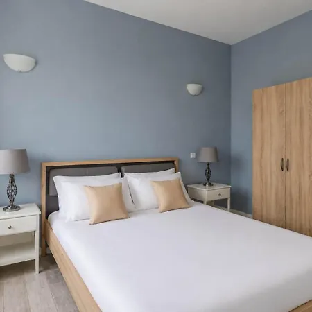 Bnbnova - With Rooftop Terrace - Old Town Apartman